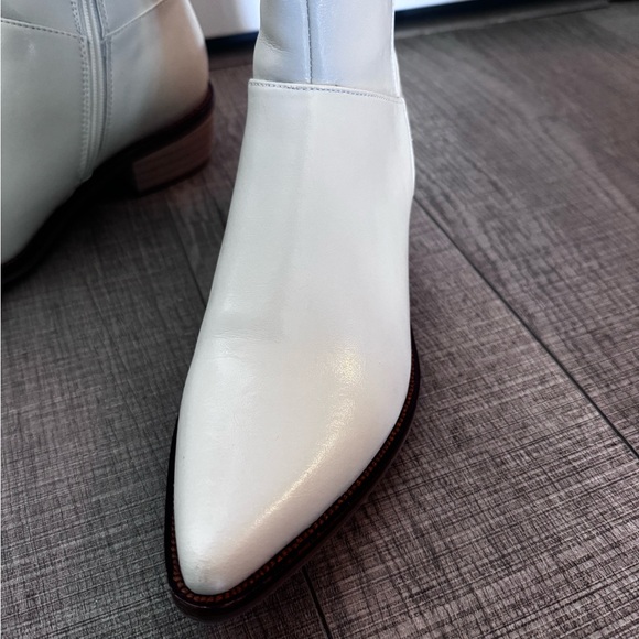 Pointed toe white boots - Picture 4 of 6